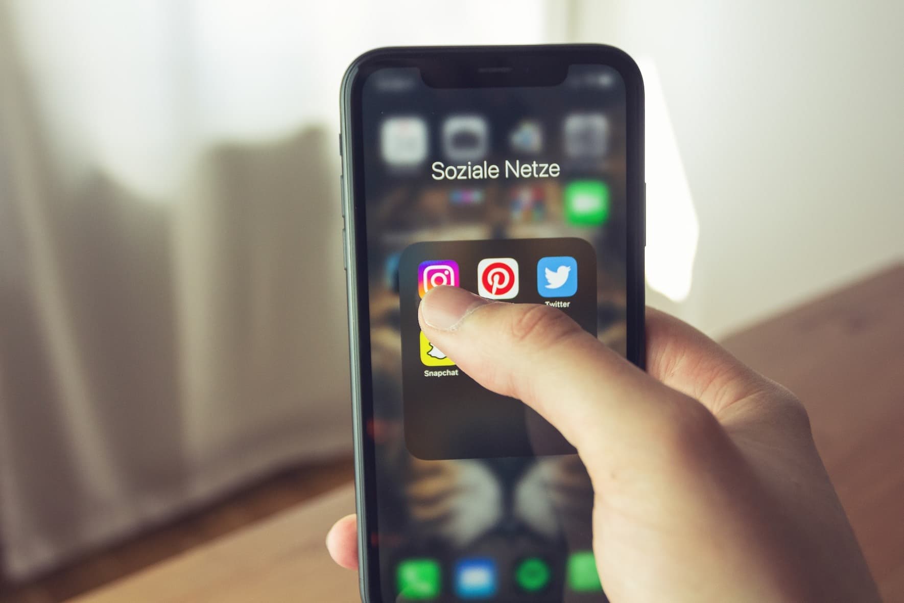 pourquoi faire de la veille sur les réseaux sociaux